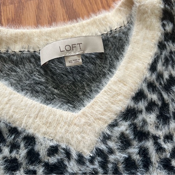 Ann Taylor LOFT Animal Print V-Neck
Pullover Sweater - Picture 2 of 7